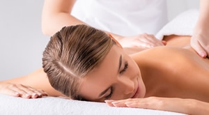 U Roya Beauty   Hair Studio Dugom Selu pronađite olakšanje od bolova u leđima uz klasičnu i medicinsku masažu leđa – 30 minuta potpune relaksacije i osjećaj olakšanja!