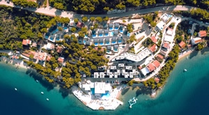ALL INCLUSIVE LUKSUZ KRAJ MAKARSKE: Park Villas by Morenia 4*! 2, 5 ili 7 noćenja za 4 odraslih i do 2 djece u vili s PRIVATNIM GRIJANIM BAZENOM! Neograničeno piće, hrana, plaža i dječja Fun zona!