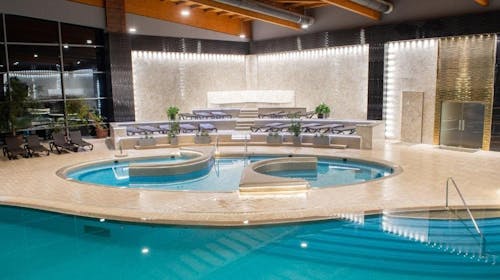 Hotel Azúr - Odmor u Superior obiteljskoj sobi , Siofok, Mađarska - 512 EUR - 3x noćenje u Superior obiteljskoj sobi za 2 osobe (2 djece do 13,99 godina besplatno), Polupansion