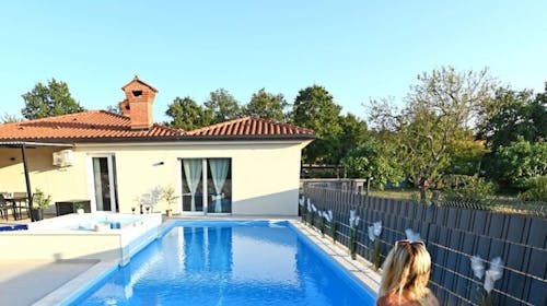 Villa Kristina - Odmor u četverosobnoj villi, Kaldanija, Hrvatska - 750 EUR - 3x noćenje u villi za 6 + 2 osoba, Korištenje grijanog jacuzzija