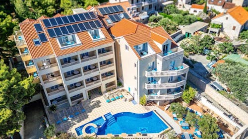 Hotel Sol - Last minute u srcu Bola, Bol, otok Brač, Dalmacija, Hrvatska - 199 EUR - 2x noćenje u jednosobnom apartmanu s balkonom/terasom (ovisno o raspoloživosti) za 2 osobe, Doručak
