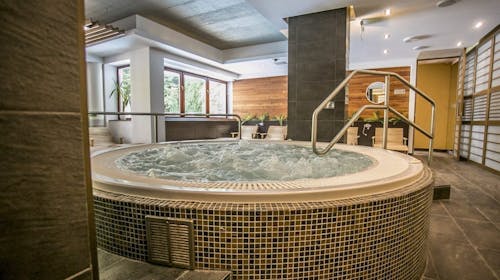 Hotel Bassiana Sarvar, Sárvár, Mađarska - 494 EUR - 4x noćenje u Royal sobi za 2 osobe, Polupansion