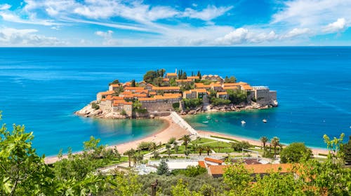 Ljetni odmor u Budvi s avionom, Budva, Crna Gora - 1.049 EUR - 7x noćenje u apartmanu ili hotelu za 2 odrasle osobe, Povratna avionska karta Ljubljana - Podgorica - Ljubljana