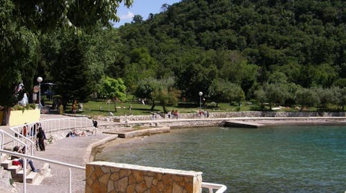Hoteli Omišalj - Depandansa Primorka - Ljeto na Krku, Omišalj, otok Krk, Hrvatska - 336 EUR - 3x noćenje u dvokrevetnoj sobi za 2 osobe (1. dijete do 7,99 godina besplatno), Polupansion (buffet doručak i buffet večera s uključenim bezalkoholnim pićem)