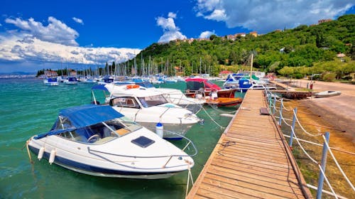 Hoteli Omišalj - Hotel Adriatic - Ljeto na Krku, Omišalj, otok Krk, Hrvatska - 826 EUR - 7x noćenje u dvokrevetnoj sobi za 2 osobe (1. dijete do 7,99 godina besplatno), Polupansion (buffet doručak i buffet večera s uključenim bezalkoholnim pićem)