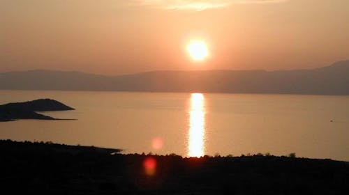 Hoteli Omišalj - Hotel Adriatic - Ljeto na Krku, Omišalj, otok Krk, Hrvatska - 354 EUR - 3x noćenje u dvokrevetnoj sobi za 2 osobe (1. dijete do 7,99 godina besplatno), Polupansion (buffet doručak i buffet večera s uključenim bezalkoholnim pićem)