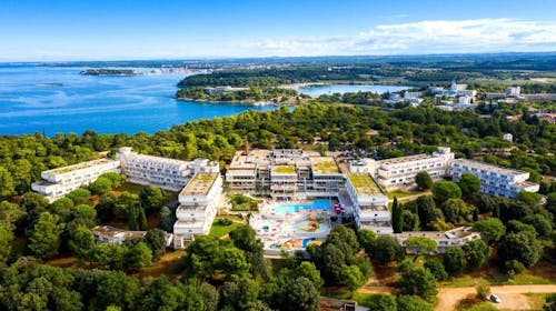 Hotel Delfin Plava Laguna - Ljeto u Poreču, Poreč, Istra, Hrvatska - 469 EUR - 5x noćenje u Economy dvokrevetnoj sobi s dodatnim ležajem za 2 osobe (1 dijete do 11,99 godina besplatno), Polupansion