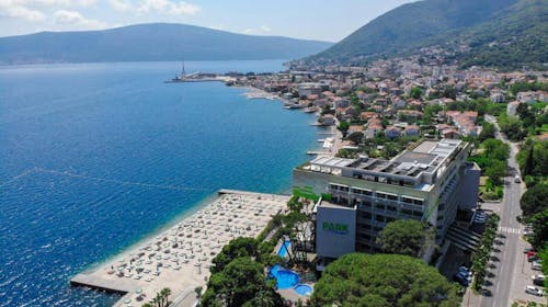 Carine Hotel Park - All inclusive ljeto uz more, Bijela, Crna Gora - 953 EUR - 3x noćenje u dvokrevetnoj sobi s pogledom na planinu za 2 osobe, All inclusive