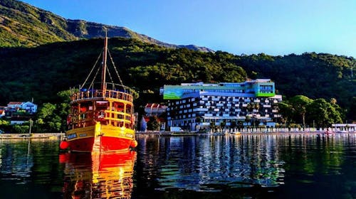 Carine Hotel Park - All inclusive kraj ljeta uz more, Bijela, Crna Gora - 784 EUR - 3x noćenje u dvokrevetnoj sobi s pogledom na planinu za 2 osobe, All inclusive