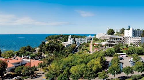 Hotel Istra Plava Laguna - Ljeto u Poreču, Poreč, Istra, Hrvatska - 1.045 EUR - 7x noćenje u Economy sobi s dodatnim ležajem za 2 osobe (1. dijete do 11,99 godina i 2. dijete do 4,99 godina besplatno), Polupansion