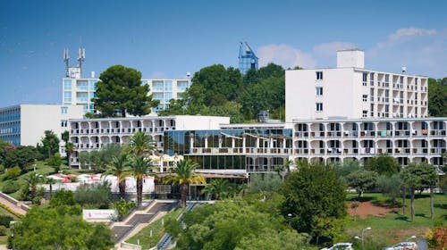 Hotel Istra Plava Laguna - Ljeto u Poreču, Poreč, Istra, Hrvatska - 779 EUR - 7x noćenje u Economy sobi s dodatnim ležajem za 2 osobe (1. dijete do 11,99 godina i 2. dijete do 4,99 godina besplatno), Polupansion