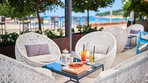 Hotel Istra Plava Laguna - Ljeto u Poreču, Poreč, Istra, Hrvatska - 559 EUR - 5x noćenje u Economy sobi s dodatnim ležajem za 2 osobe (1. dijete do 11,99 godina i 2. dijete do 4,99 godina besplatno), Polupansion