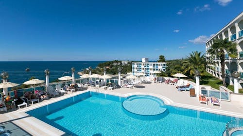 Hotel Gran Vista Plava Laguna - Ljeto u Poreču, Poreč, Istra, Hrvatska - 779 EUR - 7x noćenje u dvokrevetnoj Economy sobi s dodatnim ležajem za 2 osobe (1. dijete do 11,99 godina i 2. dijete do 4,99 godina besplatno), Polupansion i piće uz večeru
