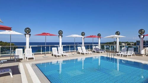 Hotel Gran Vista Plava Laguna - Ljeto u Poreču, Poreč, Istra, Hrvatska - 465 EUR - 5x noćenje u dvokrevetnoj Economy sobi s dodatnim ležajem za 2 osobe (1. dijete do 11,99 godina i 2. dijete do 4,99 godina besplatno), Polupansion i piće uz večeru