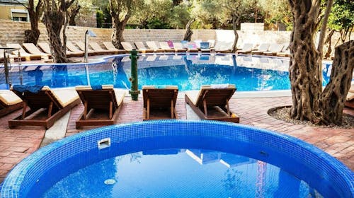 Vile Oliva Petrovac - Početak ljeta u dvoje, Petrovac na Moru, Crna Gora - 479 EUR - 3x noćenje u Standard dvokrevetnoj sobi u vilama (1 francuski ležaj) za 2 osobe, All inclusive