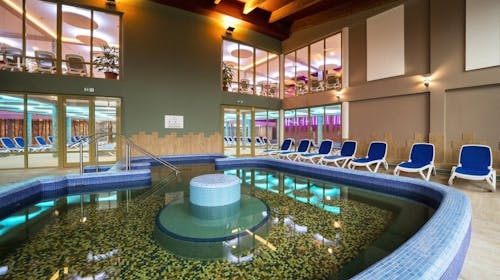 Karos Spa Hotel - Wellness vikend odmor, Zalakaros, Mađarska - 360 EUR - 2x noćenje u prostranoj Spa Superior sobi za 2 osobe, Polupansion (bogati buffet doručak i buffet večera) u restoranu Eden