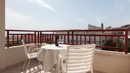 Villa Vinka - Odmor u Tučepima izvan glavne sezone, Tučepi, Makarska rivijera, Dalmacija, Hrvatska - 328 EUR - 3x noćenje u dvokrevetnoj Classic sobi s balkonom za 2 osobe, Polupansion
