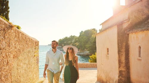 Bluesun Holiday Village Bonaca - Proljeće s punim pansionom na Braču, Bol, otok Brač, Dalmacija, Hrvatska - 420 EUR - 3x noćenje u obiteljskoj sobi s balkonom (depandansa) za 2 osobe (2 djece do 13,99 godina i 1 dijete do 2,99 godina besplatno), Puni pansion