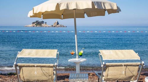 Hotel Palas Petrovac - Ljeto u Petrovcu, Petrovac, Crna Gora - 494 EUR - 2x noćenje u Standard dvokrevetnoj sobi s pomoćnim krevetom za 3 osobe, Polupansion (buffet doručak i večera)