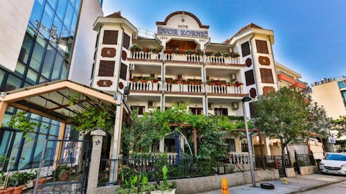 Villa Dvor Kornić - Proljeće i jesen u Budvi, Budva, Crna Gora - 184,75 EUR - 3x noćenje u dvokrevetnoj Standard sobi za 2 osobe, Doručak