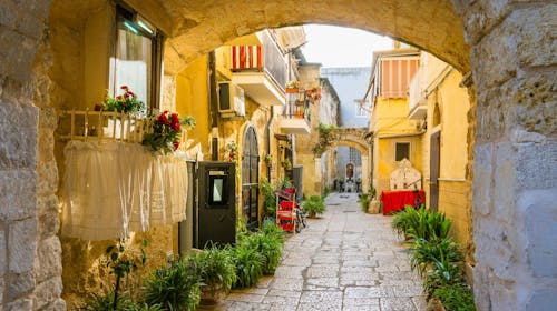 Proljetni odmor u Bariju, Bari, Italija - 699 EUR - 4x noćenje u apartmanu za 2 osobe, 2x povratna avio karta Trst - Bari - Trst