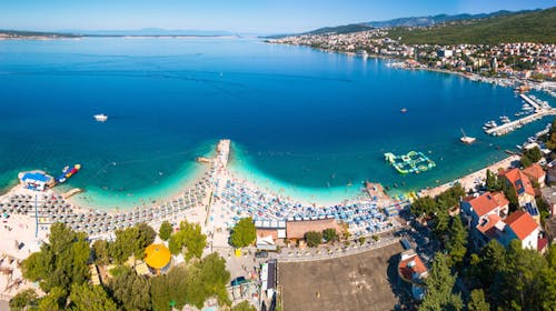 Hotel Selce - Ljetni odmor tik uz obalu, Selce, Hrvatska - 1.379 EUR - 7x noćenje u dvokrevetnoj sobi u mansardi za 2 osobe (1 dijete do 6,99 godina besplatno), Polupansion