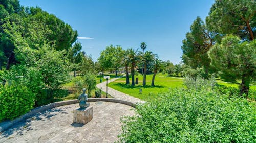 Hotel Slovenska plaža - Početak i kraj ljeta u Budvi, Budva, Crna Gora - 360 EUR - 3x noćenje u Standard dvokrevetnoj sobi s balkonom za 2 osobe, Polupansion (buffet doručak i večera)
