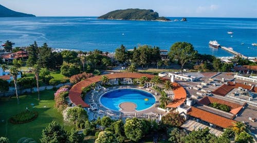 Hotel Slovenska plaža - Top ljetna sezona u Budvi, Budva, Crna Gora - 1.990 EUR - 7x noćenje u Standard dvokrevetnoj sobi s dodatnim ležajem i balkonom za 3 osobe, Polupansion (buffet doručak i večera)