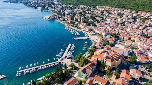 Hotel Selce - Svibanjski odmor tik uz obalu, Selce, Hrvatska - 206 EUR - 2x noćenje u dvokrevetnoj sobi u mansardi za 2 osobe (1 dijete do 6,99 godina besplatno), Polupansion