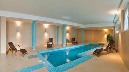 Hotel Rotondo ili Rotondo Annex - 1. svibanj u Trogiru, Seget Donji, Trogir, Dalmacija, Hrvatska - 308 EUR - 2x noćenje u dvokrevetnoj Superior sobi s balkonom za 2 osobe (1 dijete do 12 godina besplatno), Polupansion