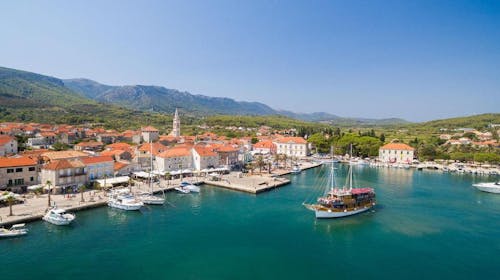 Hotel Hvar - All inclusive proljeće na Hvaru, Jelsa, otok Hvar, Dalmacija, Hrvatska - 381 EUR - 3x noćenje u Comfort dvokrevetnoj sobi s pomoćnim ležajem i balkonom (park strana) za 2 osobe (1. dijete do 11,99 godina i 2. dijete do 2,99 godina besplatno), All Inclusive