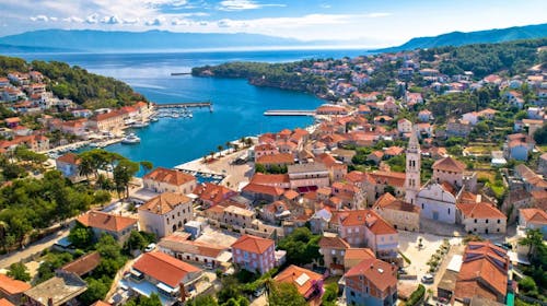Hotel Hvar - All inclusive proljeće na Hvaru, Jelsa, otok Hvar, Dalmacija, Hrvatska - 635 EUR - 5x noćenje u Comfort dvokrevetnoj sobi s pomoćnim ležajem i balkonom (park strana) za 2 osobe (1. dijete do 11,99 godina i 2. dijete do 2,99 godina besplatno), All Inclusive