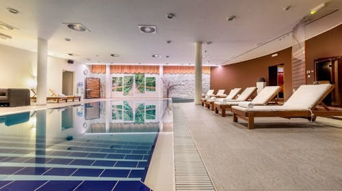 Hotel Punta & Villa Arausa Vodice - Proljetni all inclusive light odmor uz masažu, Vodice, Dalmacija, Hrvatska - 239 EUR - 2x noćenje u dvokrevetnoj Classic sobi s balkonom morska strana za 2 osobe (1 dijete do 11,99 godina i 2. dijete do 4,99 godina besplatno), All inclusive light