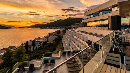 Grand Hotel Neum - Prvosvibanjski wellness odmor uz more, Neum, Bosna i Hercegovina - 278 EUR - 2x noćenje u dvokrevetnoj sobi s balkonom morska strana za 2 osobe (1 dijete do 2,99 godina i 1 dijete do 6,99 godina besplatno), Polupansion