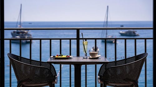 Hotel California by Aycon - Početak i kraj ljeta na ekskluzivnoj lokaciji, Sveti Stefan, Crna Gora - 1.135 EUR - 5x noćenje u dvokrevetnoj Superior sobi s pogledom na planinu za 2 osobe, Doručak