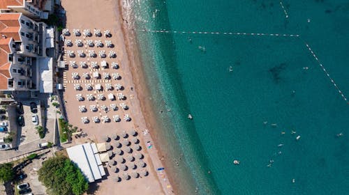 Hotel California by Aycon - Ljeto na ekskluzivnoj lokaciji, Sveti Stefan, Crna Gora - 1.485 EUR - 5x noćenje u dvokrevetnoj Superior sobi s pogledom na planinu za 2 osobe, Doručak