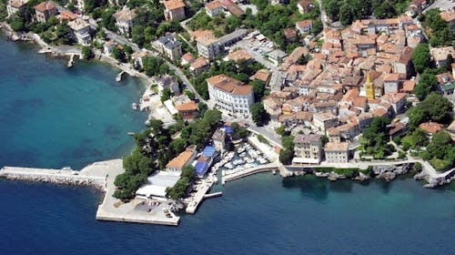 Hotel Park - First minute proljeće i jesen u Lovranu, Lovran, Hrvatska - 240 EUR - 2x noćenje u dvokrevetnoj sobi morska strana za 2 osobe (1. dijete do 13,99 godina i 2. dijete do 2,99 godina besplatno), Polupansion (doručak i večera)