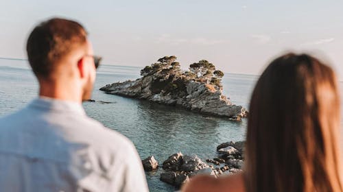 Hotel Riva by Aycon - Obiteljsko proljeće i jesen u Petrovcu, Petrovac, Crna Gora - 529 EUR - 5x noćenje u dvokrevetnoj Standard sobi s pogledom na atrium ili na planine za 2 osobe (1 dijete do 11,99 godina besplatno), Doručak