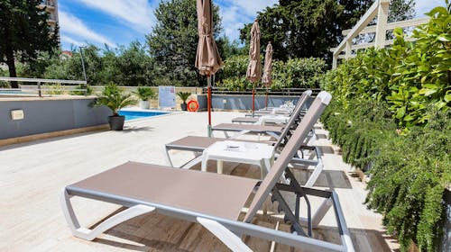 Hotel Idila by Aycon - Obiteljski početak i kraj ljeta, Budva, Crna Gora - 344 EUR - 3x noćenje u dvokrevetnoj Deluxe sobi s pogledom na park za 2 osobe (1 dijete do 11,99 godina besplatno), Doručak