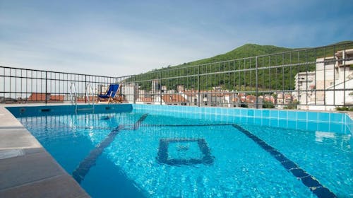 Hotel Twelve by Aycon - Obiteljsko ljeto, Budva, Crna Gora - 849 EUR - 5x noćenje u dvokrevetnoj Standard sobi (s dodatnim ležajem) za 2 osobe (1 dijete do 11,99 godina besplatno), Doručak