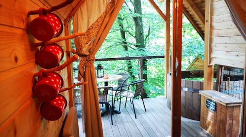 Ribno Alpine Glamping - Proljetni glamping na Bledu tijekom vikenda, Bled, Slovenija - 379 EUR - 2x noćenje u Alpine glamping kućici s drvenom kadom s toplom vodom za 2 osobe (2 djece do 12 godina besplatno), Piće dobrodošlice