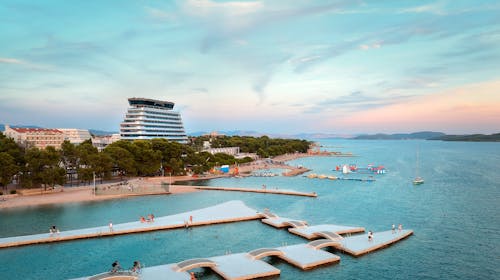 Hotel Olympia Sky - Ekskluzivna obiteljska ponuda za svibanj i lipanj, Vodice, Dalmacija, Hrvatska - 484 EUR - 2x noćenje u dvokrevetnoj Deluxe sobi s pomoćnim ležajem, balkonom i pogledom na more za 2 osobe (1 dijete do 12,99 godina i 1 dijete do 5,99 godina besplatno), Polupansion