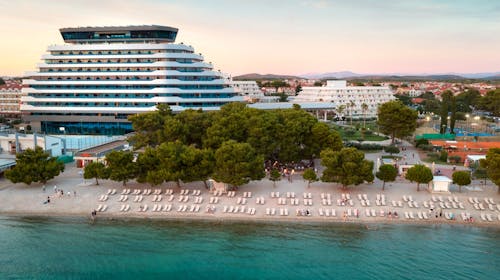 Hotel Olympia Sky - Ekskluzivna obiteljska ponuda za svibanj i lipanj, Vodice, Dalmacija, Hrvatska - 694 EUR - 2x noćenje u Premium Suite s terasom i pogledom na more za 2 osobe (2 djece do 17,99 godina besplatno), Polupansion
