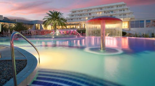 Hotel Olympia - Ekskluzivna obiteljska ponuda za svibanj i lipanj, Vodice, Dalmacija, Hrvatska - 472 EUR - 2x noćenje u Junior Suite za 2 osobe (2 djece do 17,99 godina besplatno), Polupansion