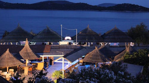 Tribunia Beach Hotel - Ljeto u Tribunju, Tribunj, Dalmacija, Hrvatska - 675 EUR - 5x noćenje u dvokrevetnoj sobi ili apartmanu (ovisno o raspoloživosti) za 2 osobe, Polupansion