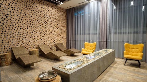 Hotel Hills Spa & Thermal Resort - Proljeće, 1. svibanj i početak ljeta - Wellness i zabava, Sarajevo, Bosna i Hercegovina - 216 EUR - 2x noćenje u dvokrevetnoj Deluxe sobi za 2 osobe (1 dijete do 6 godina i 1 dijete do 12 godina besplatno), Doručak