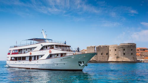 5-dnevno mini krstarenje Jadranom - Polazak iz Dubrovnika - MS Splendid, Dubrovnik, Hrvatska - 499 EUR - 5-dnevno krstarenje brodom po ruti: Dubrovnik – Šipan (ili Slano) – Nacionalni park Mljet – Korčula – Dubrovnik, 4x noćenje u dvokrevetnoj kabini donja paluba (klima i privatna kupaonica) na brodu MS Splendid Premium Superior kategorije (dužina 40 m) za 1 osobu