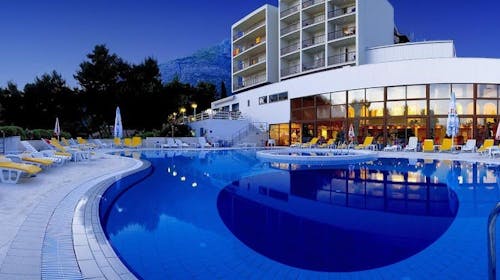Hotel Horizont - Pozdrav ljetu na makarskoj rivijeri, Baška Voda, Makarska rivijera, Dalmacija, Hrvatska - 564 EUR - 3x noćenje u Superior dvokrevetnoj sobi s balkonom za 2 osobe, Polupansion (buffet doručak i večera)