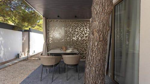 Maris Homes - Lodges - Obiteljski početak ljeta uz šum Jadranskog mora, Žaborić, Hrvatska - 475 EUR - 3x noćenje u Lodge Vili za 2 osobe (1 dijete do 11,99 godina besplatno), Doručak u Buffetu Jasenovo