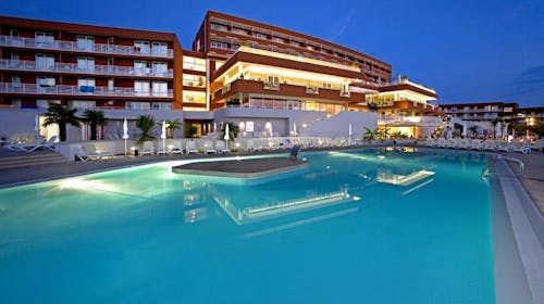 Hotel Albatros Plava Laguna - All inclusive obiteljsko ljeto u Poreču, Poreč, Istra, Hrvatska - 1.839 EUR - 7x noćenje u dvokrevetnoj Economy sobi s dodatnim ležajem za 2 osobe (1. dijete do 11,99 godina i 2. dijete do 4,99 godina besplatno), All inclusive